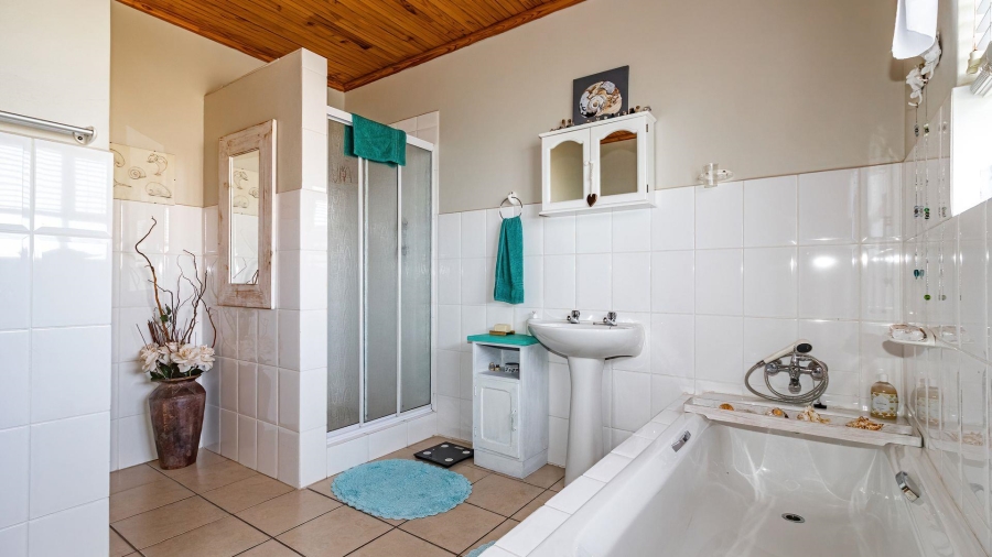 4 Bedroom Property for Sale in Perlemoenbaai Western Cape
